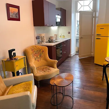 Meuble De Tourisme Art§vintage * Олорон-Сент-Мари